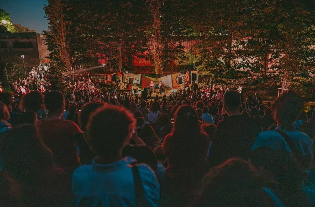 FranceskAlbs's tweet photo. I hope people in #Gaza can see this.
#Milan 3/10/26: young people lit their phones in the dark to tell their peers in Gaza: you are not alone; spontanously they sang Free Palestine.
The young generation, marked by the genocide, will see apartheid Israel in the dock. #CSALambretta https://t.co/tPfwehANY2