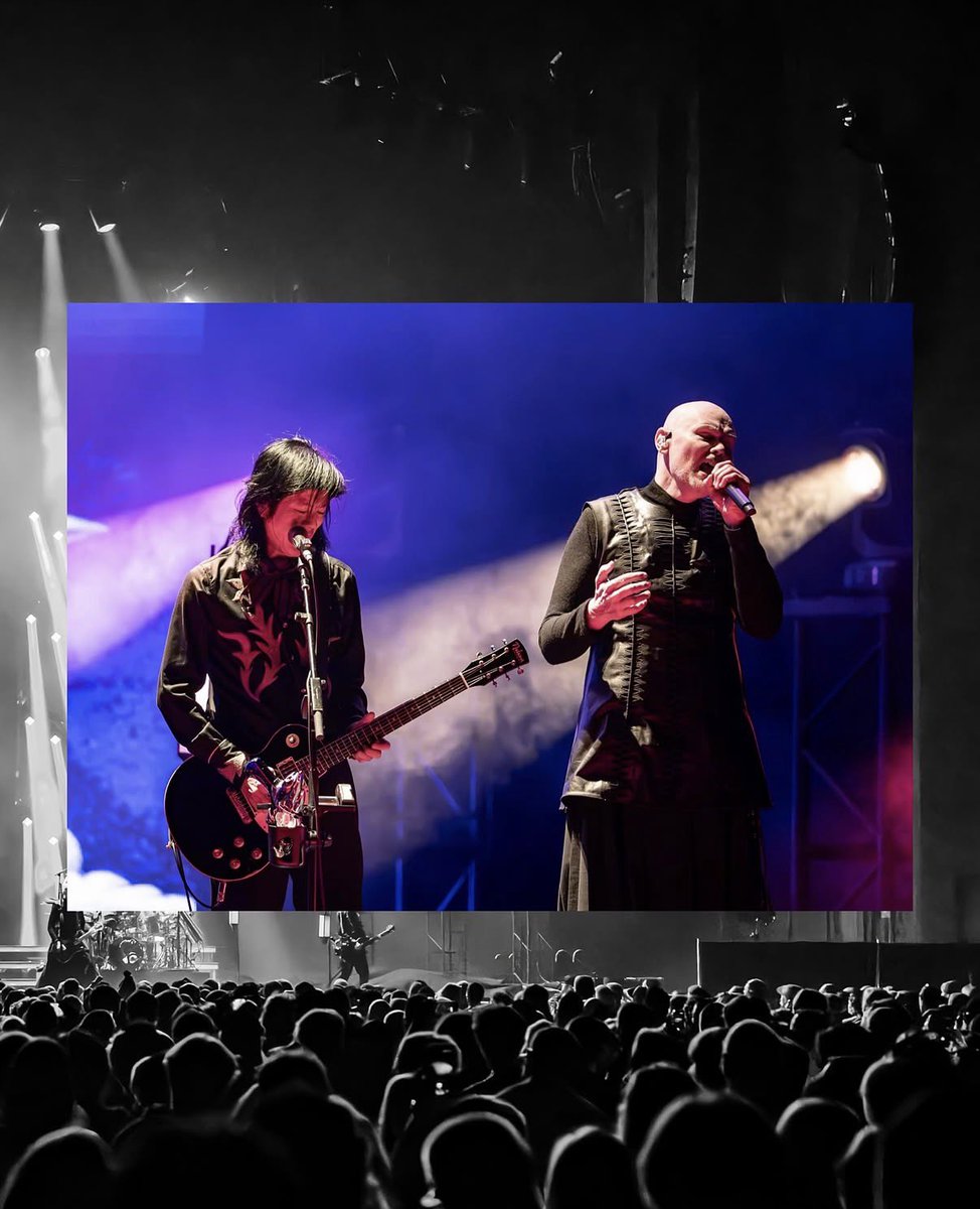 Jack_Bass_'s tweet photo. Another awesome show last night in Baltimore! Tonight we’re in New York for a sold out show at the @barclayscenter…

@SmashingPumpkin 
@CFGBankArena 

📸: @TheMGCMedia https://t.co/QuxchZ86sy