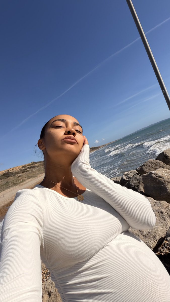 LeighAnneMusic's tweet photo. LIBRA SEASON ⚖️ Birthday weekend was beautiful 💫💫 just blessed to see another year 💚 https://t.co/RxdVNRdHCj