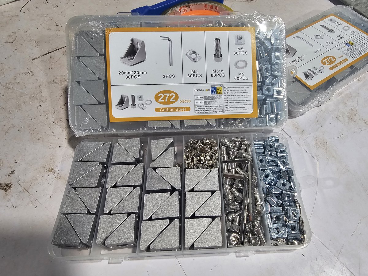 ScrewBoxFactory tweet picture