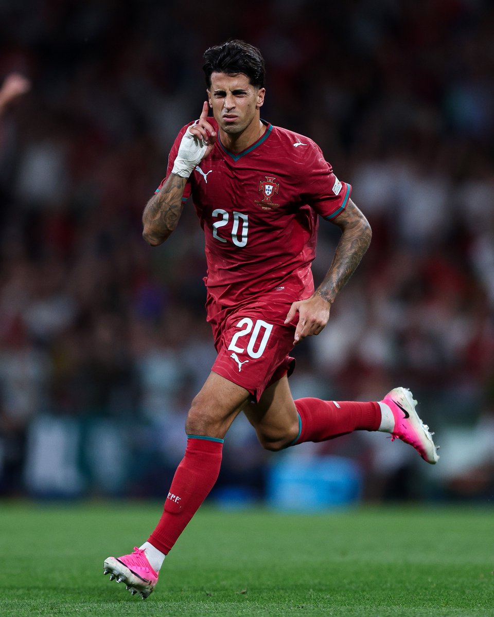 UEFAEURO's tweet photo. João Cancelo 😮‍💨

#NationsLeague https://t.co/f4W76gDsLq