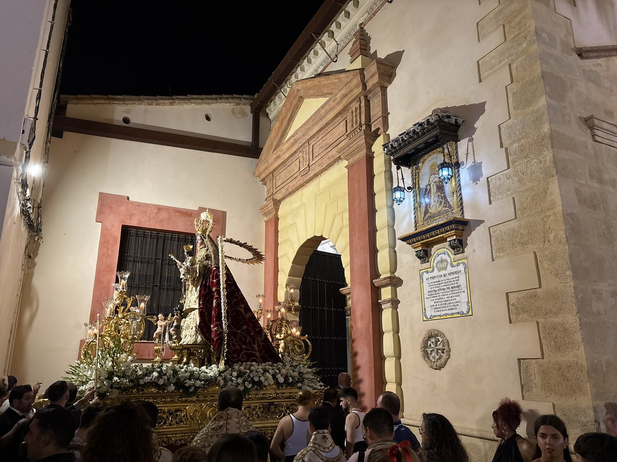 BMMArahal's tweet photo. 🕒 22:00 h

🔵 𝐍𝐭𝐫𝐚. 𝐒𝐫𝐚. 𝐝𝐞𝐥 𝐑𝐨𝐬𝐚𝐫𝐢𝐨 𝐂𝐨𝐫𝐨𝐧𝐚𝐝𝐚 hace su entrada en el templo parroquial.

✝️ @RosarioDeBornos 

🎶 Suena:
𝙎é 𝙨𝙞𝙚𝙢𝙥𝙧𝙚 𝙣𝙪𝙚𝙨𝙩𝙧𝙖 𝙀𝙨𝙥𝙚𝙧𝙖𝙣𝙯𝙖
𝙉𝙪𝙚𝙨𝙩𝙧𝙖 𝙎𝙚ñ𝙤𝙧𝙖 𝙙𝙚 𝙂𝙪𝙖𝙙𝙖𝙡𝙪𝙥𝙚
𝙃𝙞𝙢𝙣𝙤 𝙉𝙖𝙘𝙞𝙤𝙣𝙖𝙡 https://t.co/PTBKMyLl1n