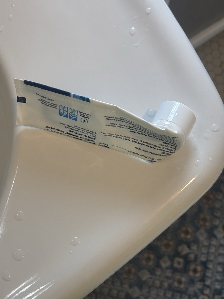 shockingmoment's tweet photo. Brushing my teeth https://t.co/rpkQVQLliK