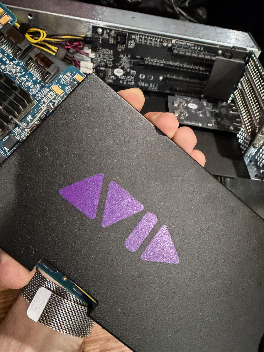 AvidProTools's tweet photo. 🔥 Installing Avid HDX cards
📷 Daniel Hershenson
▶️ https://t.co/c9aCYAIzrw
 
#avidhdx #mix #install #musicproduction #daw #avidprotools #protools #avid #avidcreator https://t.co/ntyfB7hM2W
