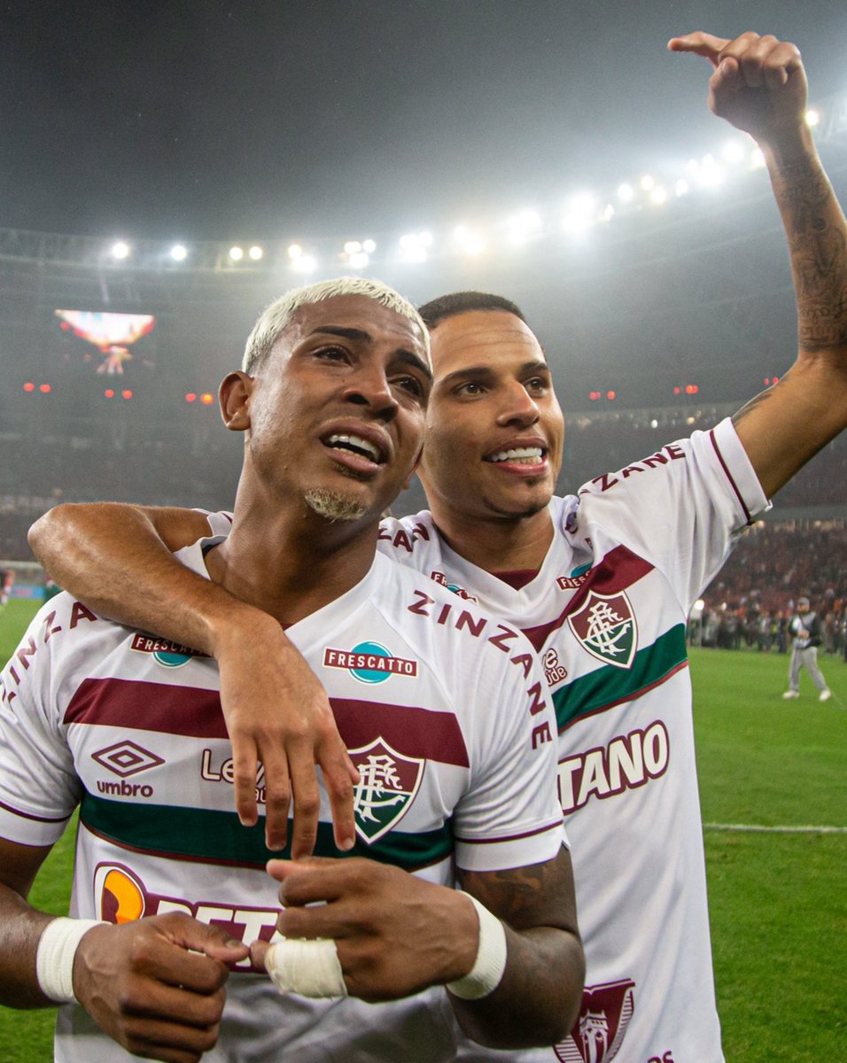 FluminenseFC's tweet photo. Aí é que a gente não pode deixar de 𝒔𝒐𝒏𝒉𝒂𝒓. 🇭🇺

Vencemos outra vez! https://t.co/s7i6JYE0tU