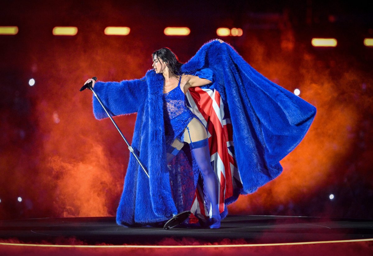 dlipahungary's tweet photo. 🚨 | @DUALIPA is reportedly planning a “series of huge shows around the globe” including multiple UK stadium dates for a tour next year, @TheSun reports! They also claim that DL4 and its lead single will be released in 2027.

“Next year is going to be huge for Dua. Not only will she release her fourth album, but she’s also planning on embarking on another massive stadium tour. Right now the exact dates and venues are yet to be locked in, but the sensible money would be on a return to Wembley.”

— https://t.co/H9qQc4saSO
