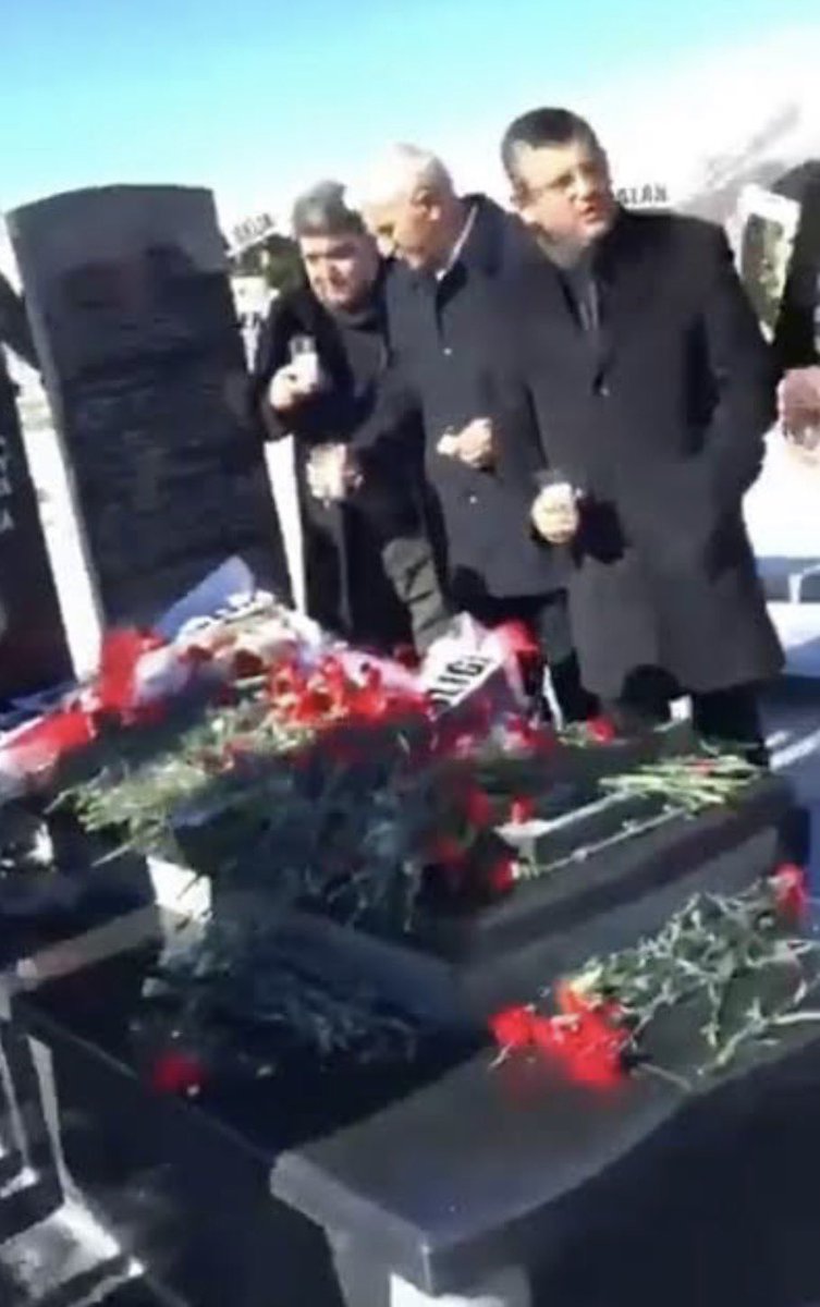 zcakir27's tweet photo. Batı bir ülkeyi gözüne kestirmişse o ülkede Zelenski’ler bitmez… https://t.co/W5mI7RAvli