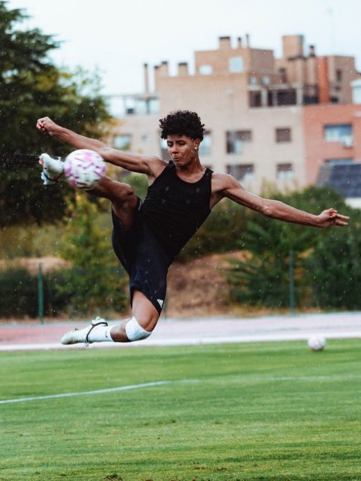 Fabriz_Roman0's tweet photo. Cristiano Jr. Le futur 🇪🇸✨👶 https://t.co/qTqguRijGt