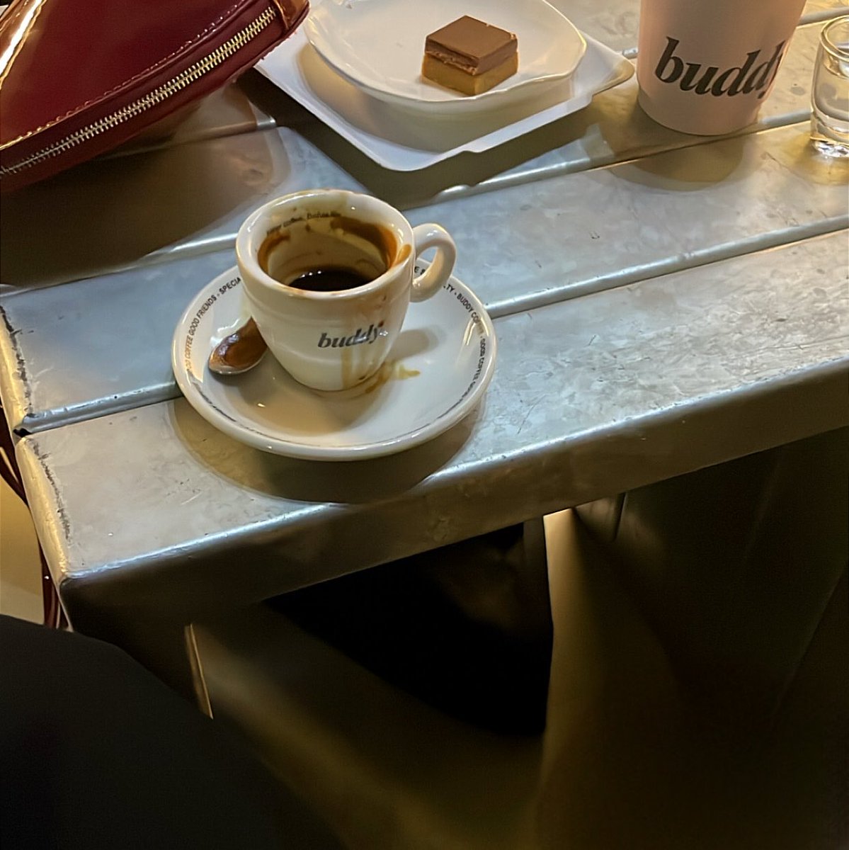 1hht_'s tweet photo. « أنا داري إنك رغم هذا الحسن والكبر ! 
تسولف مع العالم — وقلبك يراقبني »

/ ثقة مكانة فهد السعد وأنا كذالك https://t.co/Q9Yv3h0XnG