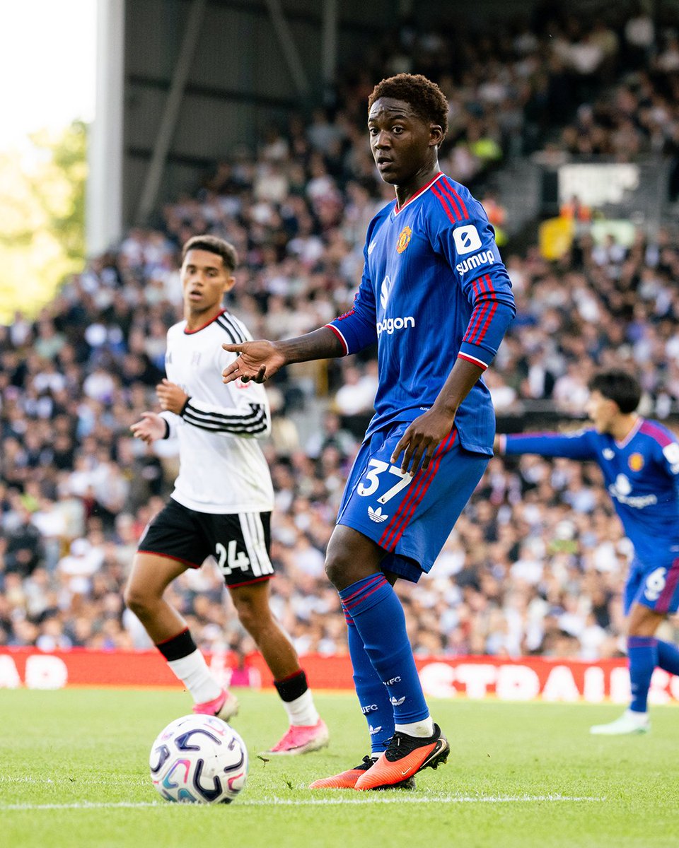 footballontnt's tweet photo. Kobbie Mainoo ranks first vs Premier League midfielders this season for:

Possession won (40 times) 💪
Pass accuracy (94%) 🎯
Dribbles complete (10) 🪄 https://t.co/PU2Lb0FDOg