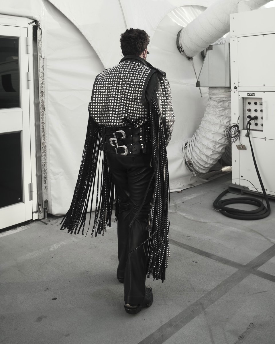 4Gelly's tweet photo. More videos and photos from the VMAs  on Adam ig. 🖤🖤
check out for more
https://t.co/8j7shs8KDq https://t.co/p3tyChYd7r