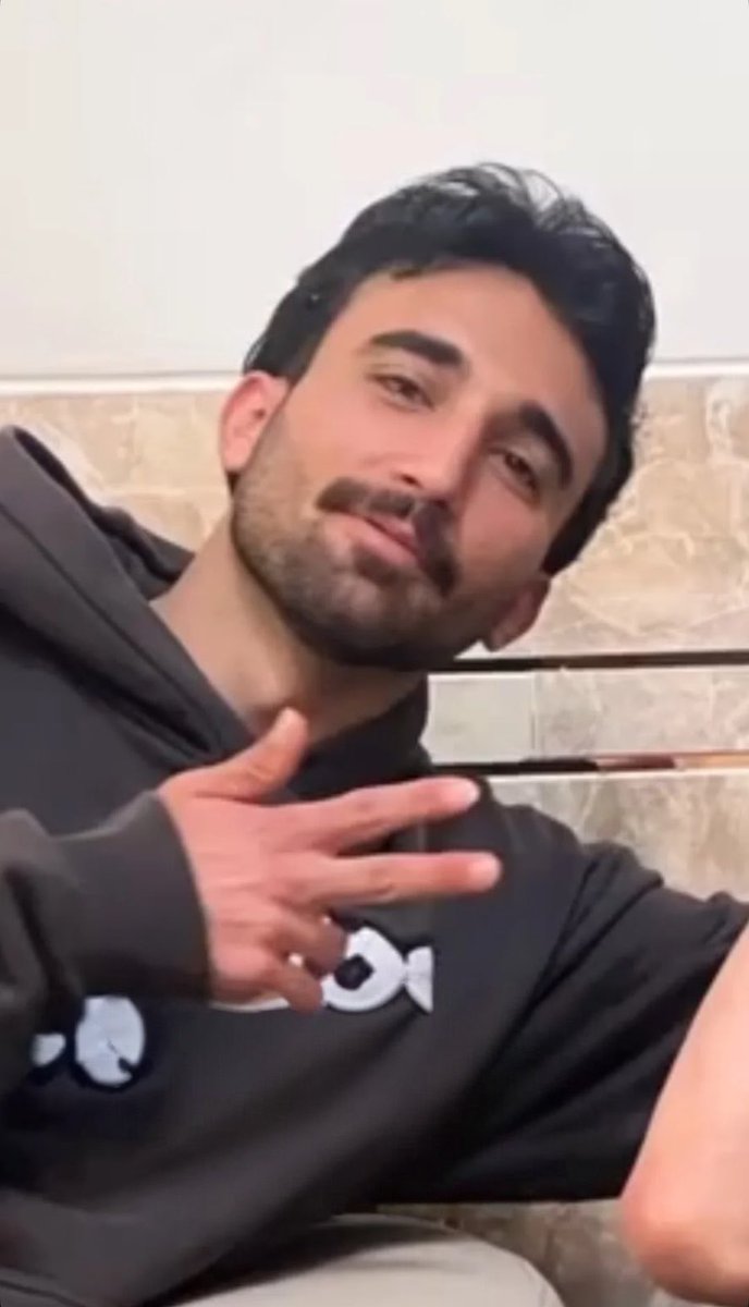 Elay_sl's tweet photo. بابای جاوید نام محسن عباسی، الان هممون جیگر درد داریم تنها نیستی🖤💔 https://t.co/lRzVfkG7Rq