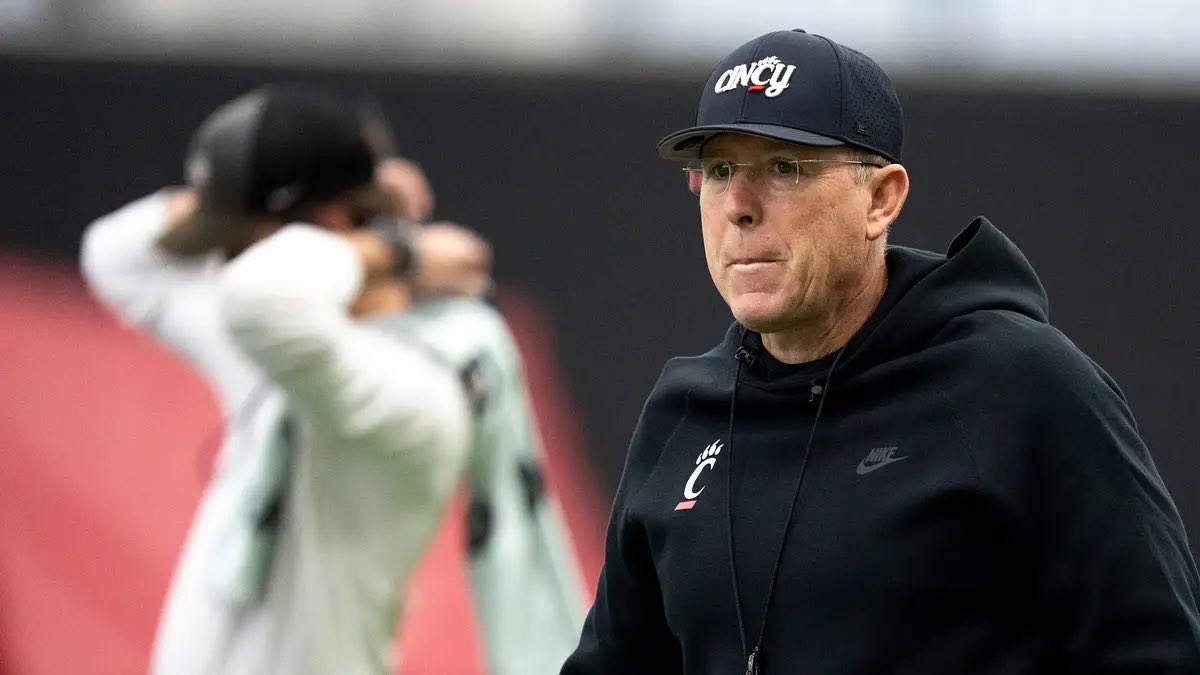 cincitysports1's tweet photo. Cincinnati Sports Misery in statistics:

#Bearcats football: 19-23 (9-20) since joining Big 12. 

#Bearcats hoops: 7 year NCAA Tournament drought. 59-64 (23-37) since joining Big 12.

#Bengals: Haven’t been to playoffs in 4 years. 28-27 since 2022.

#Reds: Haven’t won a playoff series in 31 years. Haven’t won a playoff game in 14 years.

Is Cincinnati the worst sports city in America?