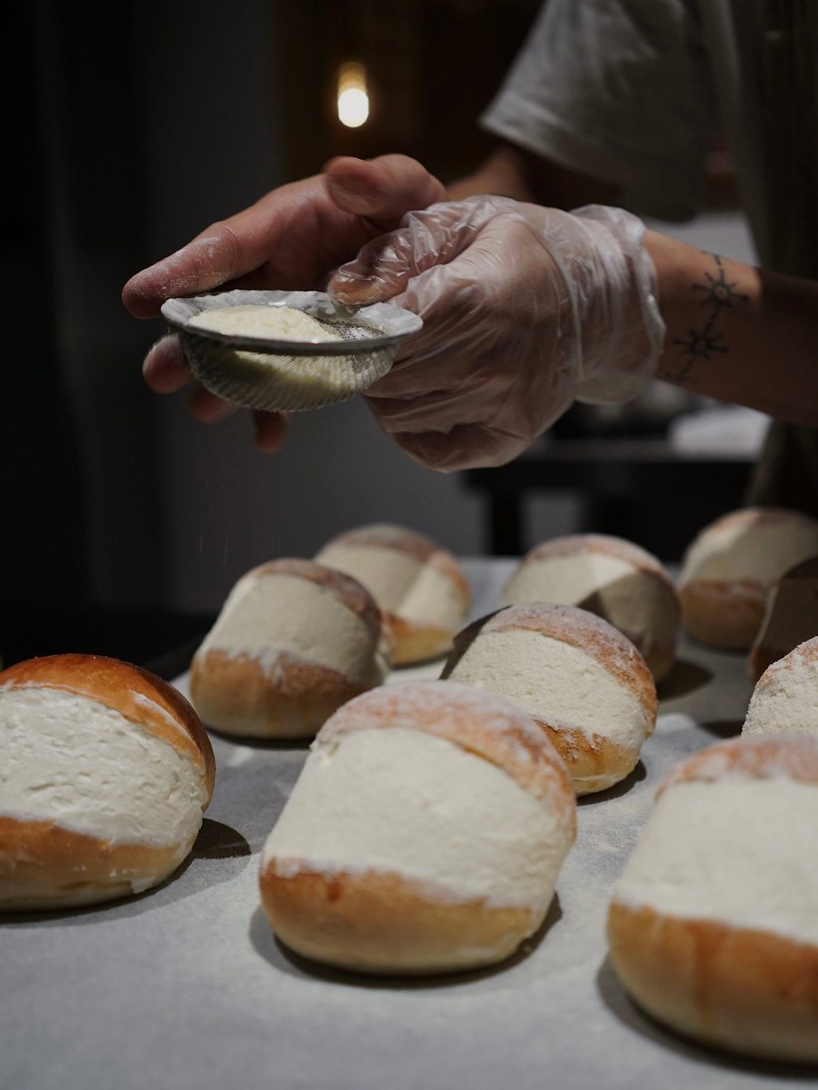 SaraMortonmmkg's tweet photo. [Cuando rezo, quiero un rico pan de masa crujiente, es lo mejor para dar gracias!]， https://t.co/93mCrOyh3x