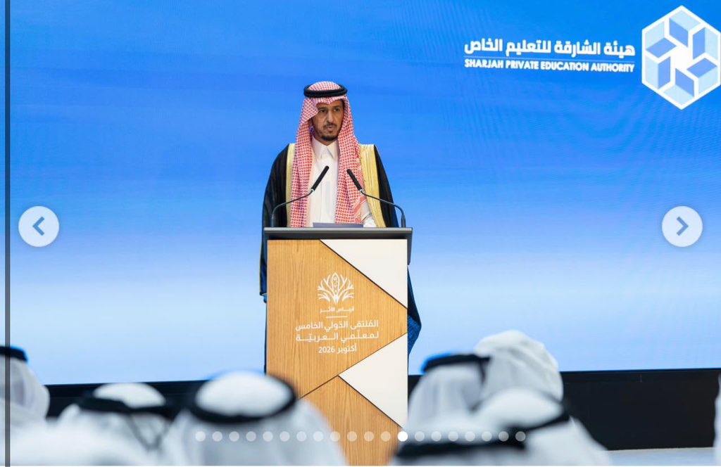d_malhafi's tweet photo. #الملتقى_الدولي_الخامس_لمعلمي_العربية

في هذا اليوم الأغر في شارقة العلم والثقافة والفكر والعربية، تشرفتُ بالسلام على صاحب السمو الشيخ الدكتور سلطان بن محمد القاسمي، حاكم الشارقة، وإلقاء كلمة رئيس مجلس أعضاء أمناء المركز التربوي للغة العربية لدول الخليج، وتسلّم التكريم من سموه. https://t.co/Z3cYQx1zUB