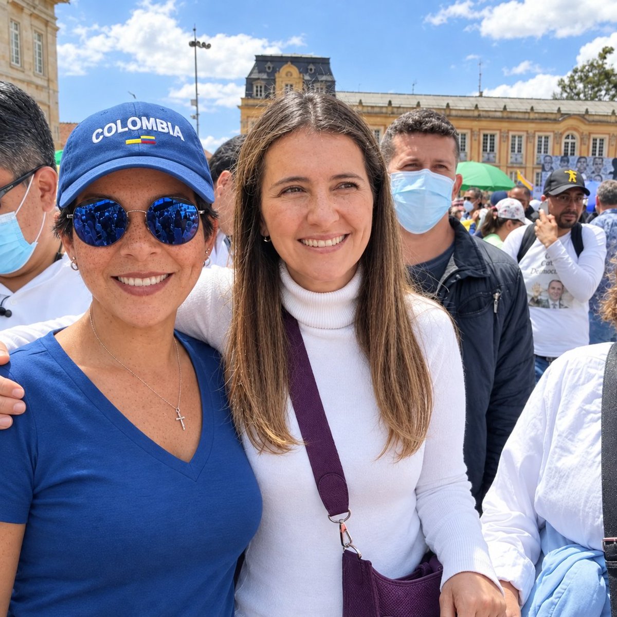 nidiapimi's tweet photo. Con Paloma en una de las muchas marchas donde nos respaldó contra el desgobierno anterior. 
¿A cuántas iría este otro señor?
@PalomaValenciaL https://t.co/M7Y120Xtbq