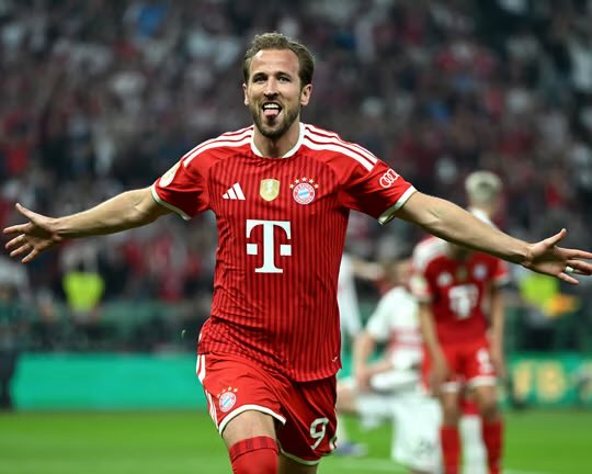 ElReyRmadrid's tweet photo. Kylian Mbappé vs Harry Kane

Age: 

•Mbappé (27)
•Kane: (33)

Trophies: 

•Mbappé: 21
•Kane: 5

Trophies for Country:

•Mbappé: 2
•Kane: 0

Biggest Trophy: 

•Mbappé: World Cup
•Kane: Bundesliga

World Cup Golden Boots: 

•Mbappé: 2
•Kane: 1 ( Joint)

World Cup All Time Top Scorer:

•Mbappé

Country’s All Time Top Scorer:

•France :  Mbappé
•England: Kane

Country’s All Time Top Assister:

•France: Mbappé
•England: David Beckham

European Golden Boots: 

•Mbappé: 1
•Kane: 2

UCL Golden Boots: 

•Mbappé: 2
•Kane: 1

League Golden Boots: 

•Mbappé: 8
•Kane: 6

Consecutive League Golden Boots:

•Mbappé: 8
•Kane: 3

League Player of The Season:

•Mbappé : 5
•Kane: 0

Consecutive League Player of the Season: 

•Mbappé: 5
•Kane: 0

League Playmaker of The Season: 

•Mbappé: 1
•Kane: 1

Most Goals for a Single Club: 

•Mbappé: 256 in 308 appearances (0.83)
•Kane: 280 goals in 435 appearances (0.64)

Seasons with 30+ Club goals: 

•Mbappé: 8
•Kane: 8

Seasons with 40+ Club goals: 

•Mbappé: 5
•Kane: 4

Consecutive seasons with 40+ Club goals:

•Mbappé: 4
•Kane: 1

Use this information how you must 😘.
