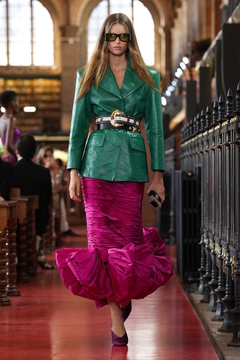 pradapearll's tweet photo. valentino ss27  —  minimalism fears to see alessandro michele! https://t.co/ELPkG97SfX