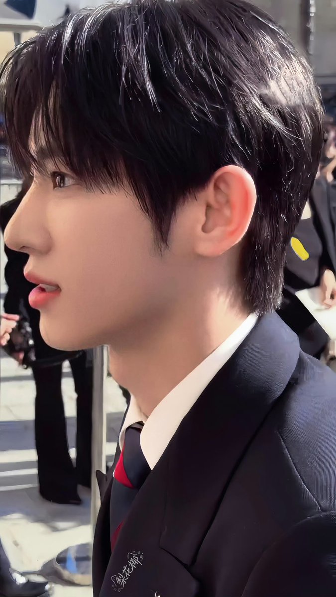 sakuning1483481's tweet photo. Park Siwoo commands the Valentino runway with refined elegance. His striking presence and outstanding performance make him the undeniable highlight of this Paris Fashion Week presentation.

PARK SIWOO AT VALENTINO PFWSS27

#PARKSIWOOxVALENTINO
#VALENTINOPFWSS27
#PARKSIWOO https://t.co/tyBX0sEHKj