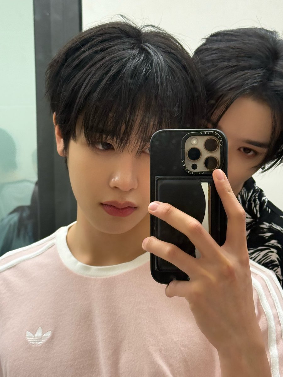 xikers_official's tweet photo. [#헌터] 생일 축하한다 내 쌍둥이 오늘은 센이랑 놀지말고 나랑 놀자
#xikers #싸이커스 https://t.co/hWokaP3KFF