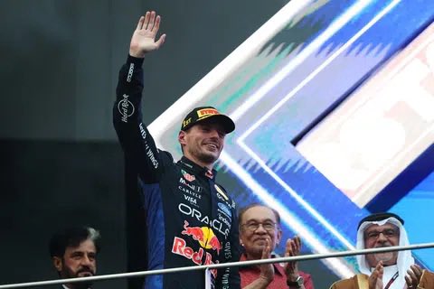 anwaribrahim's tweet photo. Bersama Putera Mahkota merangkap Perdana Menteri Bahrain, Putera Salman bin Hamad Al Khalifa, menyampaikan trofi kepada para pelumba dan pasukan yang mengungguli Formula 1 Gulf Air Bahrain Grand Prix di Malaysia 2026 di Litar Antarabangsa Sepang.

Tahniah kepada Max Verstappen, Kimi Antonelli dan Lewis Hamilton serta pasukan Red Bull Racing atas kejayaan yang diraih dalam perlumbaan yang penuh debaran dan persaingan sengit.

Terima kasih kepada seluruh pelumba dan pasukan atas aksi hebat yang disajikan buat peminat dari seluruh dunia, sekali gus menjadikan perlumbaan di Sepang kali ini kenangan yang cukup bermakna.

🇲🇾🇧🇭🏁

#MalaysiaMADANI
#YakinMADANI
#F1

Kredit: Bernama, EPA