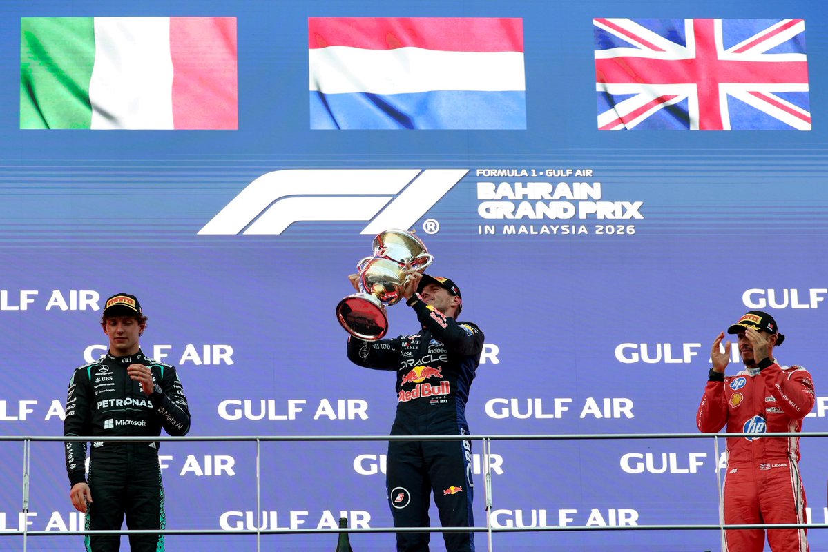 anwaribrahim's tweet photo. Bersama Putera Mahkota merangkap Perdana Menteri Bahrain, Putera Salman bin Hamad Al Khalifa, menyampaikan trofi kepada para pelumba dan pasukan yang mengungguli Formula 1 Gulf Air Bahrain Grand Prix di Malaysia 2026 di Litar Antarabangsa Sepang.

Tahniah kepada Max Verstappen, Kimi Antonelli dan Lewis Hamilton serta pasukan Red Bull Racing atas kejayaan yang diraih dalam perlumbaan yang penuh debaran dan persaingan sengit.

Terima kasih kepada seluruh pelumba dan pasukan atas aksi hebat yang disajikan buat peminat dari seluruh dunia, sekali gus menjadikan perlumbaan di Sepang kali ini kenangan yang cukup bermakna.

🇲🇾🇧🇭🏁

#MalaysiaMADANI
#YakinMADANI
#F1

Kredit: Bernama, EPA
