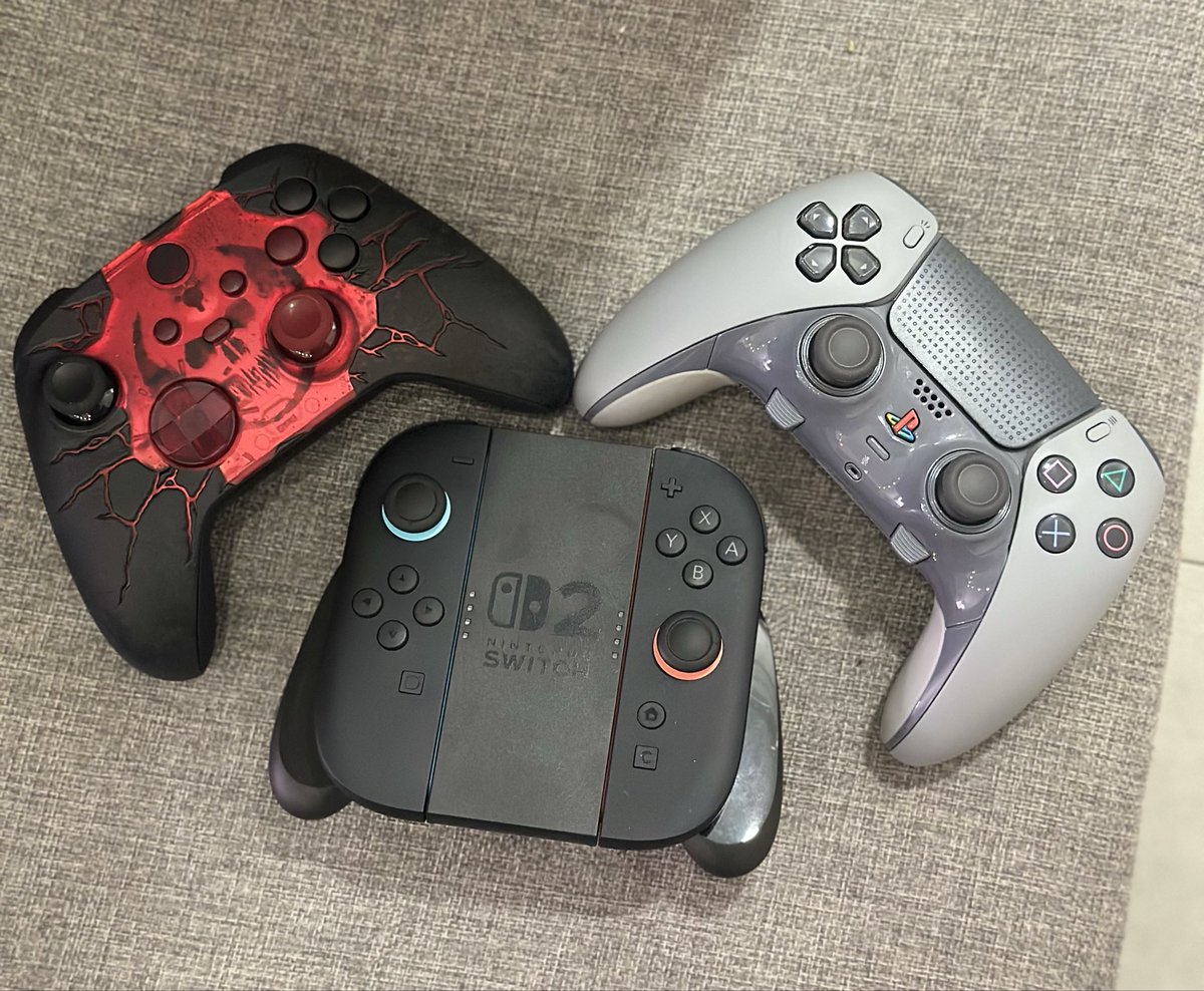 wtfbrunno's tweet photo. Team Xbox/PC 🤝 Team PlayStation 🤝 Team Nintendo 🤝

Videogame é bom demais! https://t.co/anghzTTkJs
