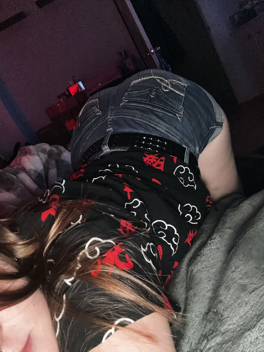 HauntingOnyx's tweet photo. 🔞NSFW Twitter🔞

+24 - MDNI!
+She/Her
+Single
+5’5
+Soft and Hard Kinks
+Sub (can be a brat)
+Small Kinks List: daddy kink/size kink/breeding/cnc/somno/public/mask kink/marking/anal/free use/bondage/choking https://t.co/x7CVyoeppt