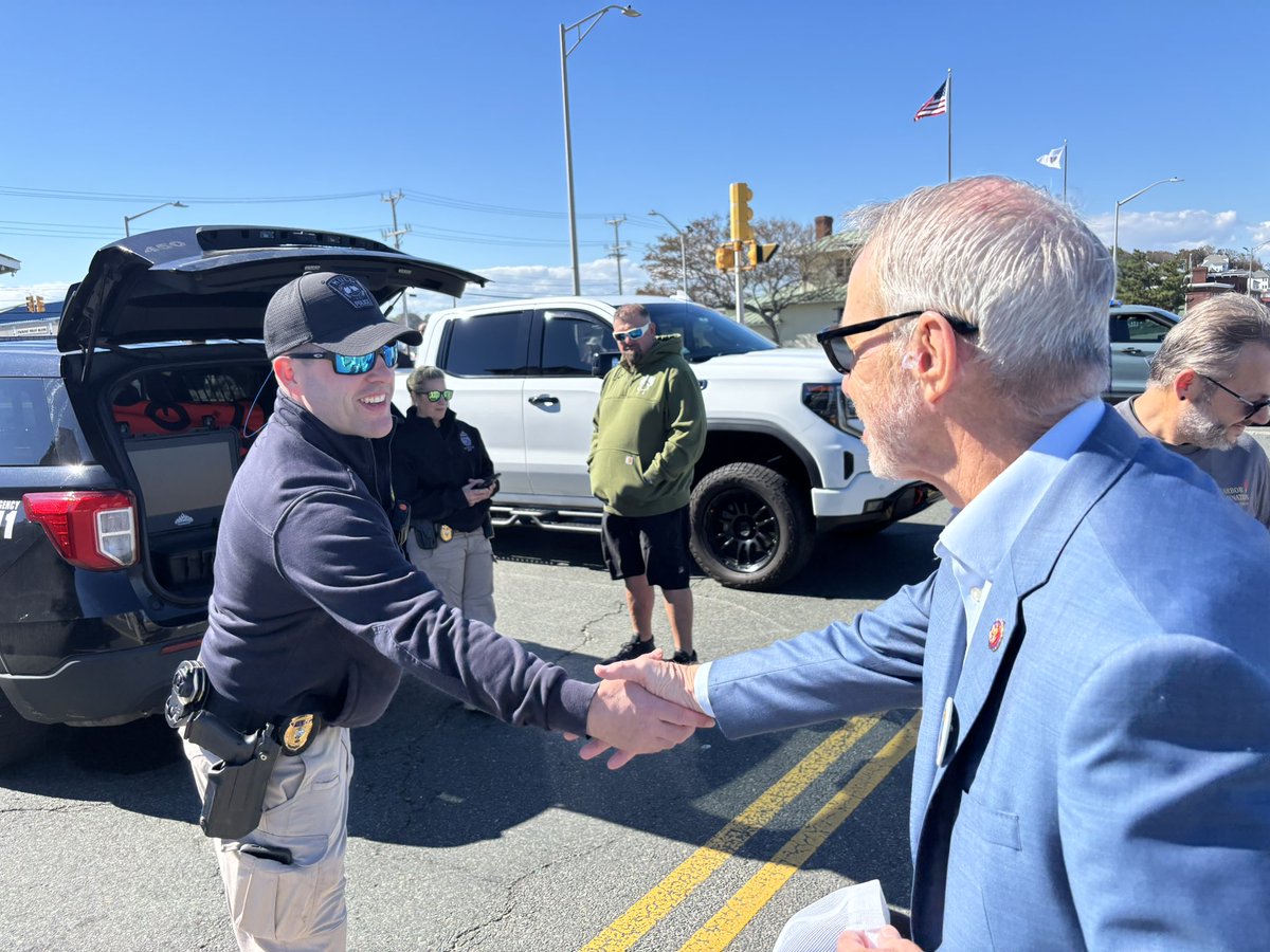 RepStephenLynch's tweet photo. Spectacular weather for Hull’s Endless Summer Waterfront Festival on Nantasket Beach! 

Sincere thanks to the Nantasket Chamber of Commerce, Save the Harbor/Save the Bay, Hull Pride, all the vendors, musicians, Hull’s First Responders, Craig Wolf, and Members of the Hull Selectboard for your warm hospitality. 

An excellent way to wrap up the Summer season! ☀️