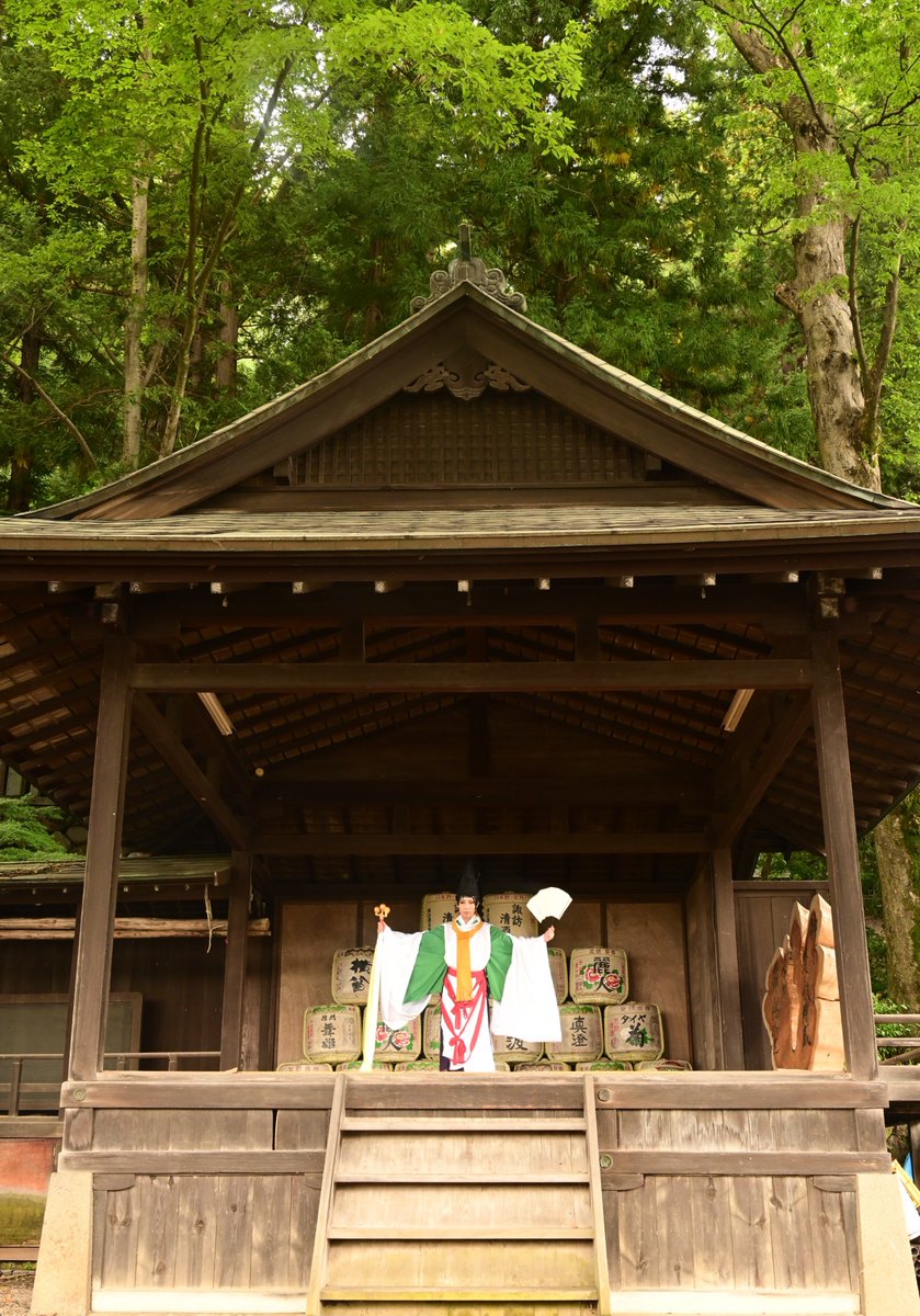 sanekiyosononi's tweet photo. 【cosplay】ngwk/sw yrsg

―御神楽―

＃すわコス部
◇神社から特別な許可を得て撮影しております
◇location/手長神社様
◇photo/@Kurage_camera0

ねえ見て🙏神楽殿と私の体格のジャストフィットなサイズ感…鎌倉期身長で良かったと改めておもう😭そしてベスト角度で捉えてくれた📷️さん最高 https://t.co/o0FctHIKHr