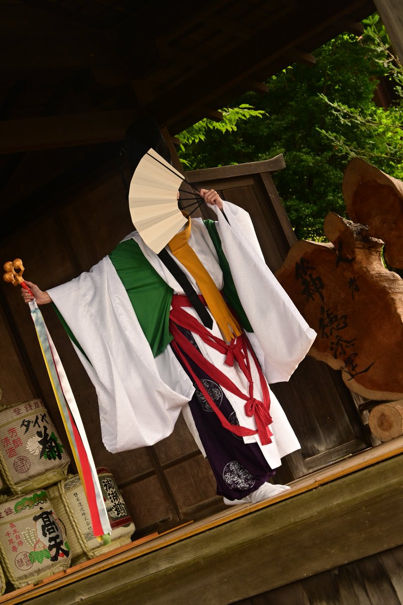 sanekiyosononi's tweet photo. 【cosplay】ngwk/sw yrsg

―御神楽―

＃すわコス部
◇神社から特別な許可を得て撮影しております
◇location/手長神社様
◇photo/@Kurage_camera0

ねえ見て🙏神楽殿と私の体格のジャストフィットなサイズ感…鎌倉期身長で良かったと改めておもう😭そしてベスト角度で捉えてくれた📷️さん最高 https://t.co/o0FctHIKHr