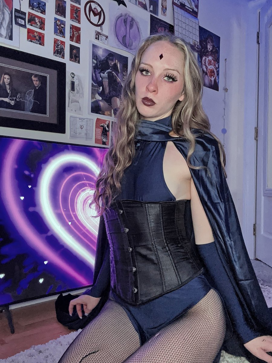 scarletsvvitch's tweet photo. raven 🌙 #titans #dccomics #ravencosplay #teentitans #alternative #gothic #cosplayer #witchy #DC https://t.co/9mGinG3wp9