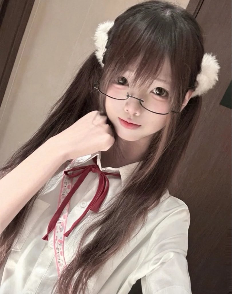 jennifer76tr0's tweet photo. 从小没人爱～缺，

有人想锐评一下我14岁的福嘛 ？🥹   

不要🚪赶紧看，我要删了… https://t.co/DFCBGvhHiU