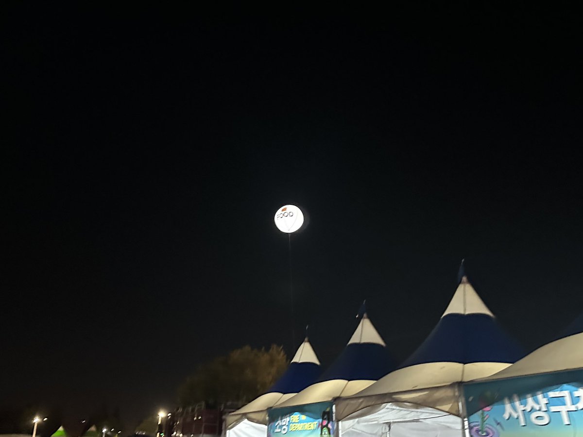 5gucksunwoman's tweet photo. ~이번 부락의 추억~
삼락으로 돌아가는 길에 하늘에 보름달이 훤히 떠있길래 옆에 잇던 친구들한테  얘들아 저기 달 봐!! 완전 커🥺🥺  했는데
옆에 친구가
오 언니 근데 달에 글씨…? 가 보여요…
아 https://t.co/rSuiOKzXJ8