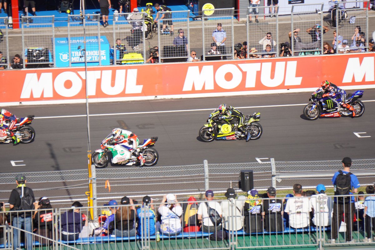mitarou_bike's tweet photo. 昨年はお腹にいた我が子と、今年は一緒にMotoGPに来ることができました🫶
この二日間は現地でまわりの人にたくさん助けられて、感謝の気持ちでいっぱい��す😌

小椋選手お疲れさまでした！！！
生でアツい走りを観られてサイコーでした😊

#MotoGP #MotoGPmotegi2026 https://t.co/oYKsZ0E2SI
