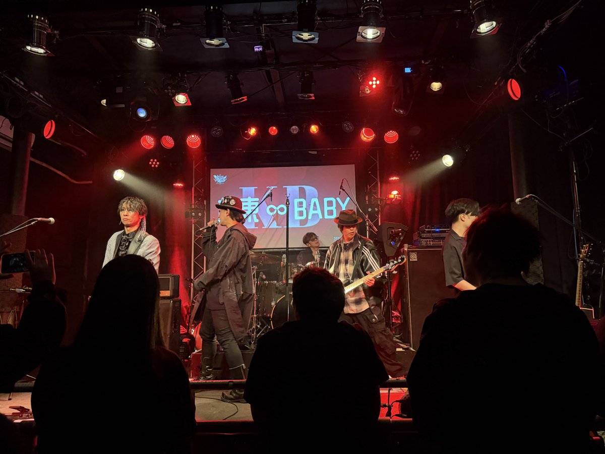 shinamiko's tweet photo. ・まさかのJUPITER始まり！
・余韻とは？
・極東とBaby,I want youでバンド名できた。
・悪の華ぶっ込んだ！
・余韻とは？？
・残骸大分好き☔️
・LOVE ME予習した分更に楽しかった🙌🏻
・Just One More Kissセッション‼︎重低音がバクチクするぜ‼︎

#極東BABY
#VisualRavenNight https://t.co/ixzbpvXqlq