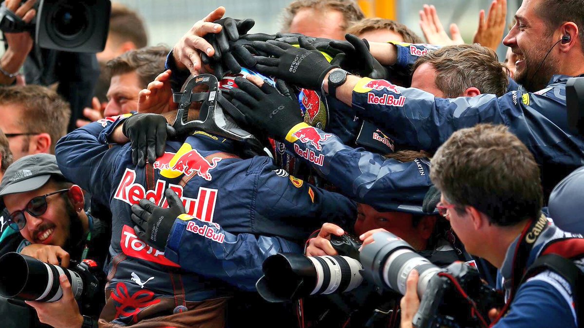 Shahab_NL's tweet photo. Siempre dicen que un solo piloto no puede salvar a un equipo… pero yo ya vi a Max Verstappen sostener a Red Bull. Y no una, sino dos veces! https://t.co/x9wRE3MIb4