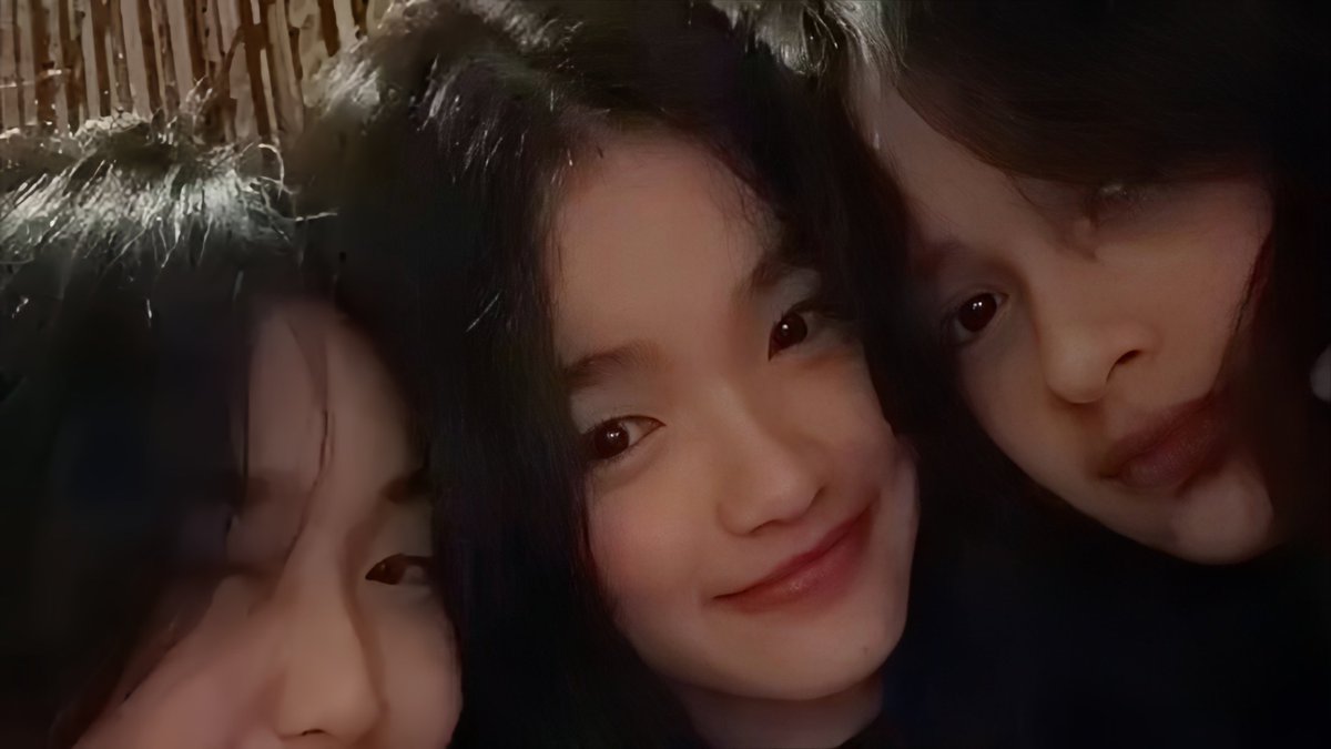 dyykyr_'s tweet photo. nina, erine jailin oline...
lancarrr sampai last show, nin :( semoga masih banyak momen-momen kecil kayak gini sebelum sampai di last show. buat momen yang banyak lagi yaa, kalian 🤍 https://t.co/5ZArPQoUG6