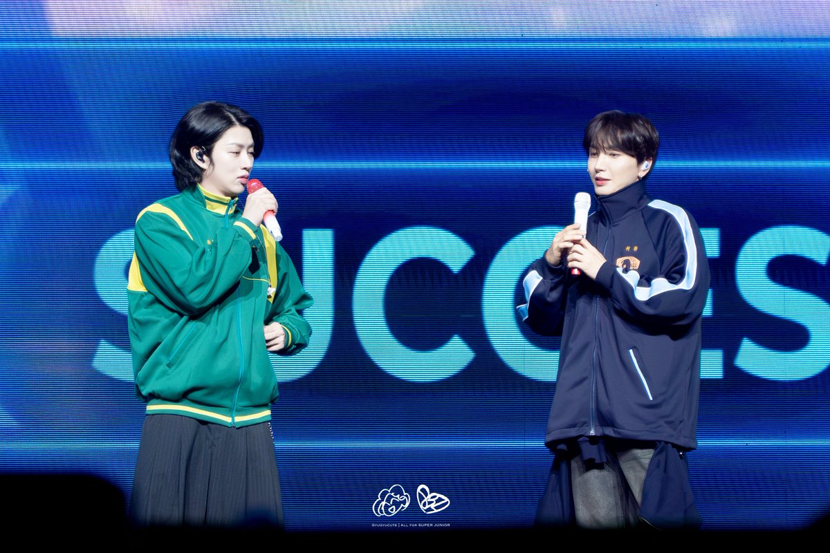 gyugyucute1106's tweet photo. 261003 83z팬콘 가오슝

야 너네 들었엉??
특철선배들 똑같은 빨간 실 차고 다닌대🙂‍↕️

#SUPERJUNIOR #SUPERJUNIOR_83z 
#LEETEUK #이특 
#HEECHUL #희철 
#SUPERJUNIOR_83z_1983_Kaohsiung https://t.co/2exuKHpUCn