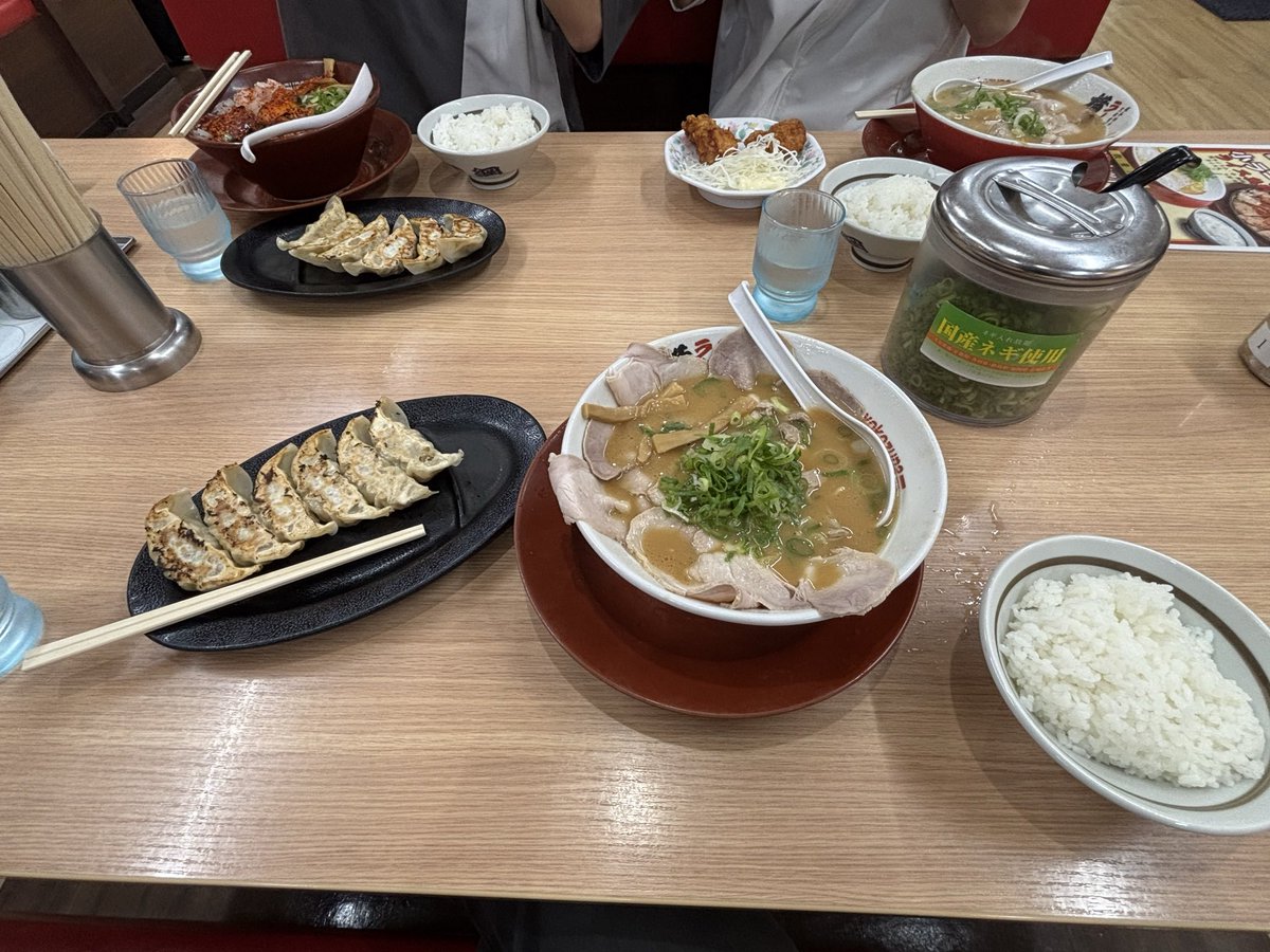 IL_FMW's tweet photo. 超将終わったのでみんなで飯 https://t.co/nPqXfpOUCk