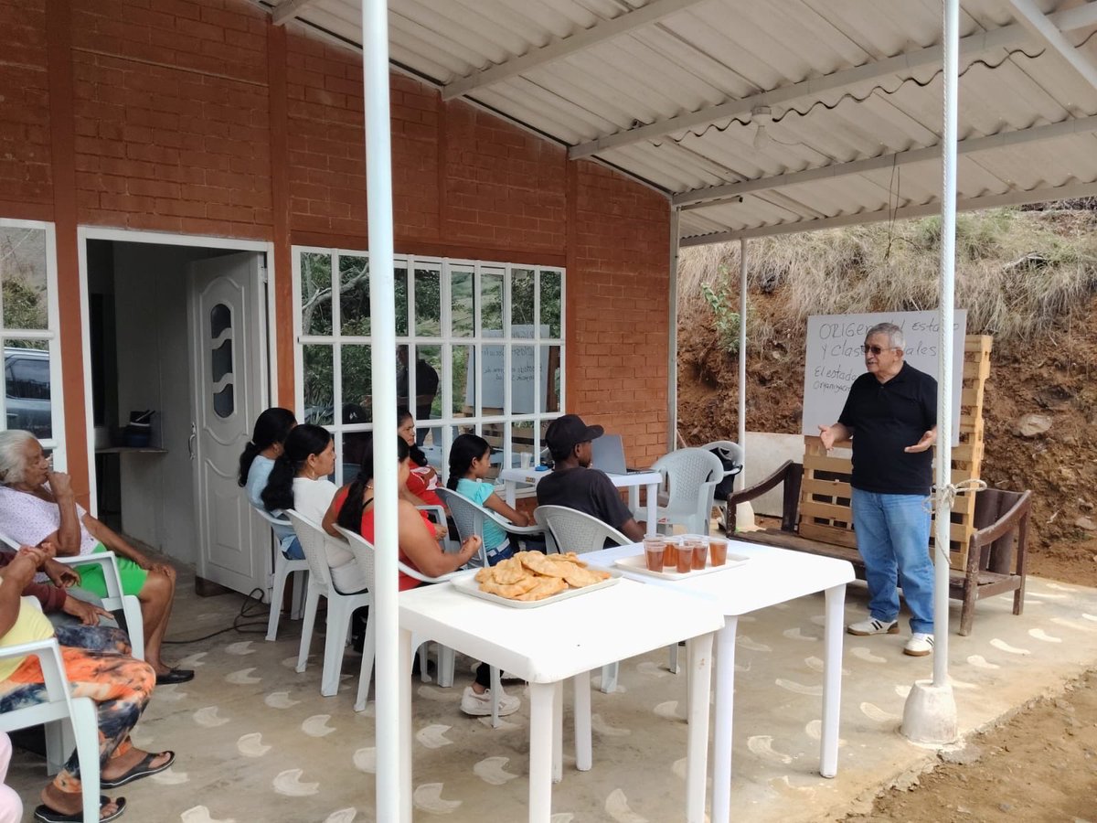 GildardoSilvaPH's tweet photo. Estuvimos en La Garza, Dagua, acompañando a una comunidad que lucha por el reconocimiento de sus derechos sobre la tierra y el territorio.

Escuchamos sus problemáticas y asumimos el compromiso de acompañar sus gestiones ante las instituciones.

Escuchar, acompañar y exigir respuestas desde el territorio.

#ElTerritorioSeDefiende #LaTierraEsDerecho
