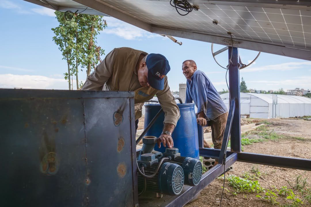 FAOinNENA_EN's tweet photo. 📍North Lebanon

FAO DDG @BethBechdol, ADG @FAOADG_NENA, @FAOemergencies Director and FAO Rep. in 🇱🇧 @VQuattrola visited Akkar to see FAO support, from solar irrigation pumps and canal rehabilitation to agricultural inputs and capacity-building programmes.

Thanks to 🇳🇴🇨🇦🇨🇭 https://t.co/l2JUlAPubE
