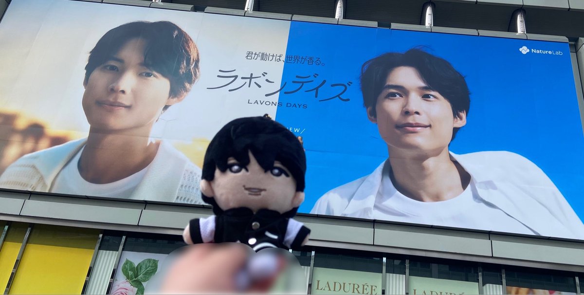 0427nazu's tweet photo. 今日1日友達とスト活💎
①ストぬい全員ゲット
②撮影で使ってたくら寿司で推しが食べ
てた品食べた😋
③街中で推しの広告沢山見た
④SABONで樹くんのコラボ商品購入
至福の1日だった🫶
SABONで商品見てる時
きょもほくぬいお着替えしてて
可愛いですね！って慎ちゃん推しの
店員さんが声掛けてくれた🫶 https://t.co/PnmT6qWQLs