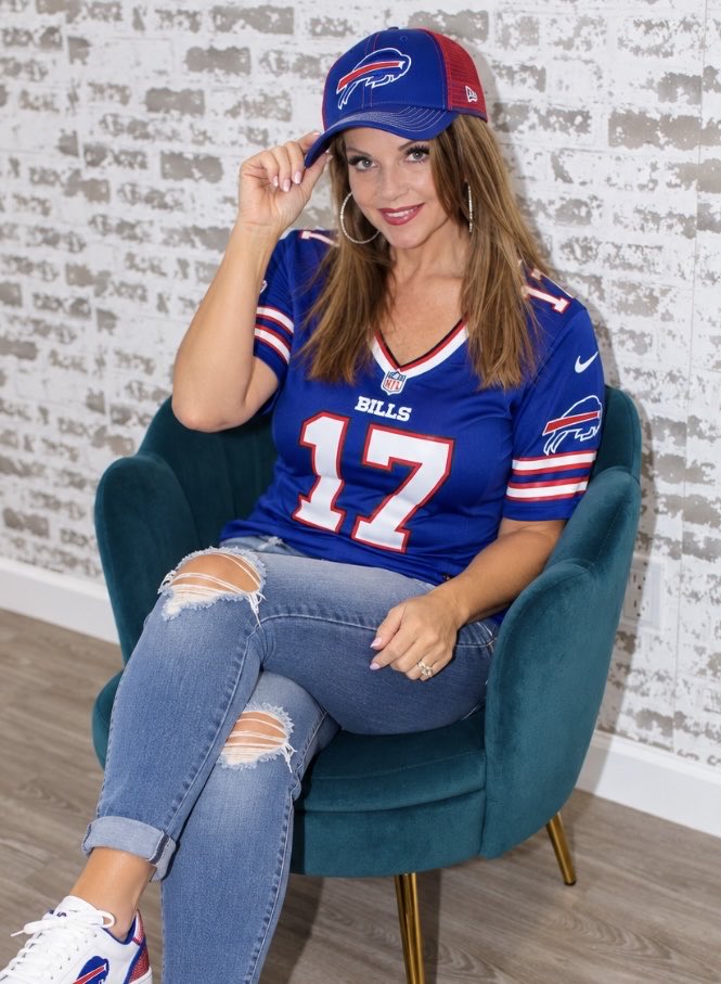 NaughtyAlaya's tweet photo. Happy football day !!!!! 

Let’s Go Buffalo. 🦬 

#billsmafia #buffalo #buffalogirl #milf #gilf #hotmom https://t.co/DrU4CxYF6U