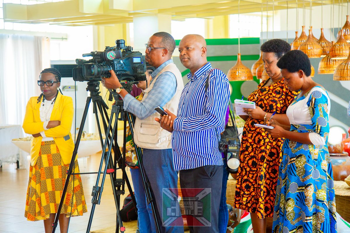 nshingamateka's tweet photo. 2/2 Le Président de la Chambre basse du parlement du Burundi a précisé qu'aucune plainte n'a été enregistrée malgré l'immensité du pays car la technologie de haut niveau était de mise. Des dispositifs pour joindre les malades à domicile étaient prêts, toute personne en difficulté de se rendre aux urnes avait la possibilité de voter en ligne via son téléphone. Les aveugles avaient aussi des machines  propres à eux pour se choisir leurs représentants. 

Le Président de l'@nshingamateka félicite la Fédération de #Russie car c'est un bon exemple en matière d'organisation des élections transparentes. Bref, il a remarqué que la Fédération de Russie se soucie de son peuple et n'oublie jamais le bas peuple.