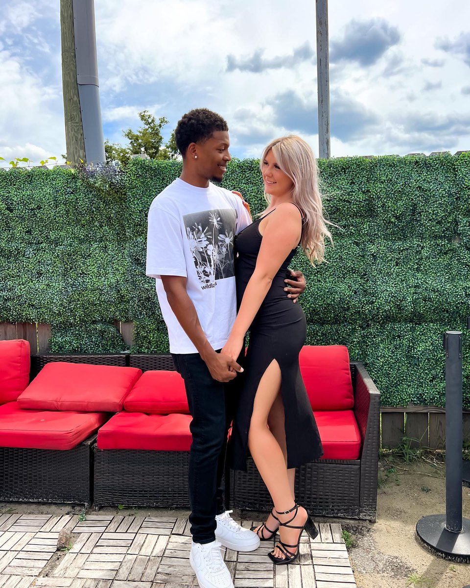 SageHunt64853's tweet photo. #InterracialCouple #WWBM #WhiteWomanBlackMan #BlackManWhiteWoman #MixedCouple #InterracialLove #BNWO https://t.co/VlfWF8TElj