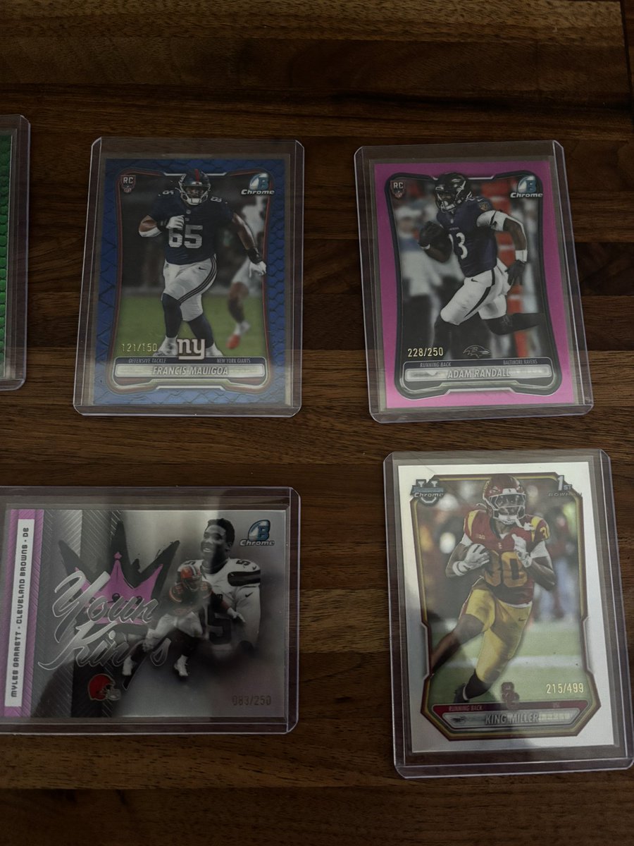 j_samuelson88's tweet photo. Definitely love the look of these Bowman football… 3 Autos out of a hobby and some numbered cards @CardPurchaser https://t.co/jIuhKGhAgd