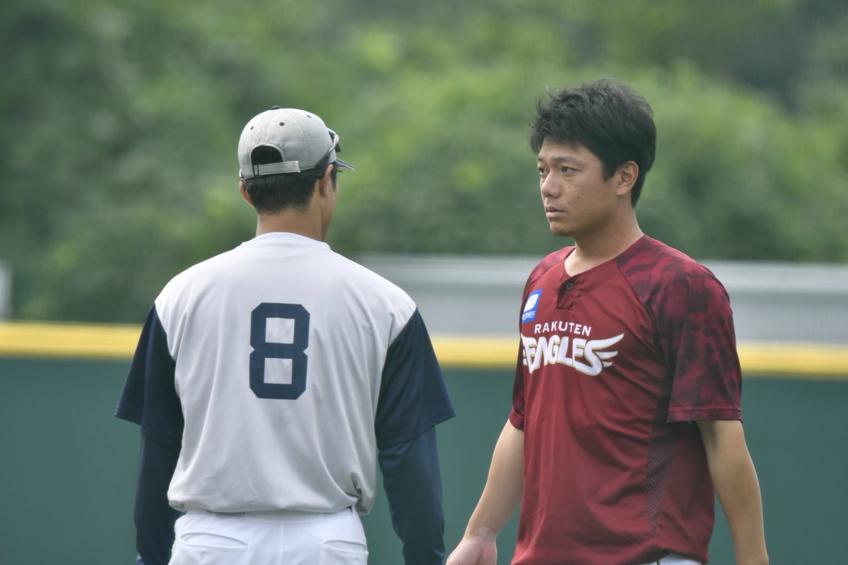 bearta131's tweet photo. 26.09.25 泉
対ヤクルト
試合前練習

茂木さんが急に笑顔になって、
ピャーっと駆け寄った先には、かーくんがいました。 https://t.co/qSz4v2xZJ3