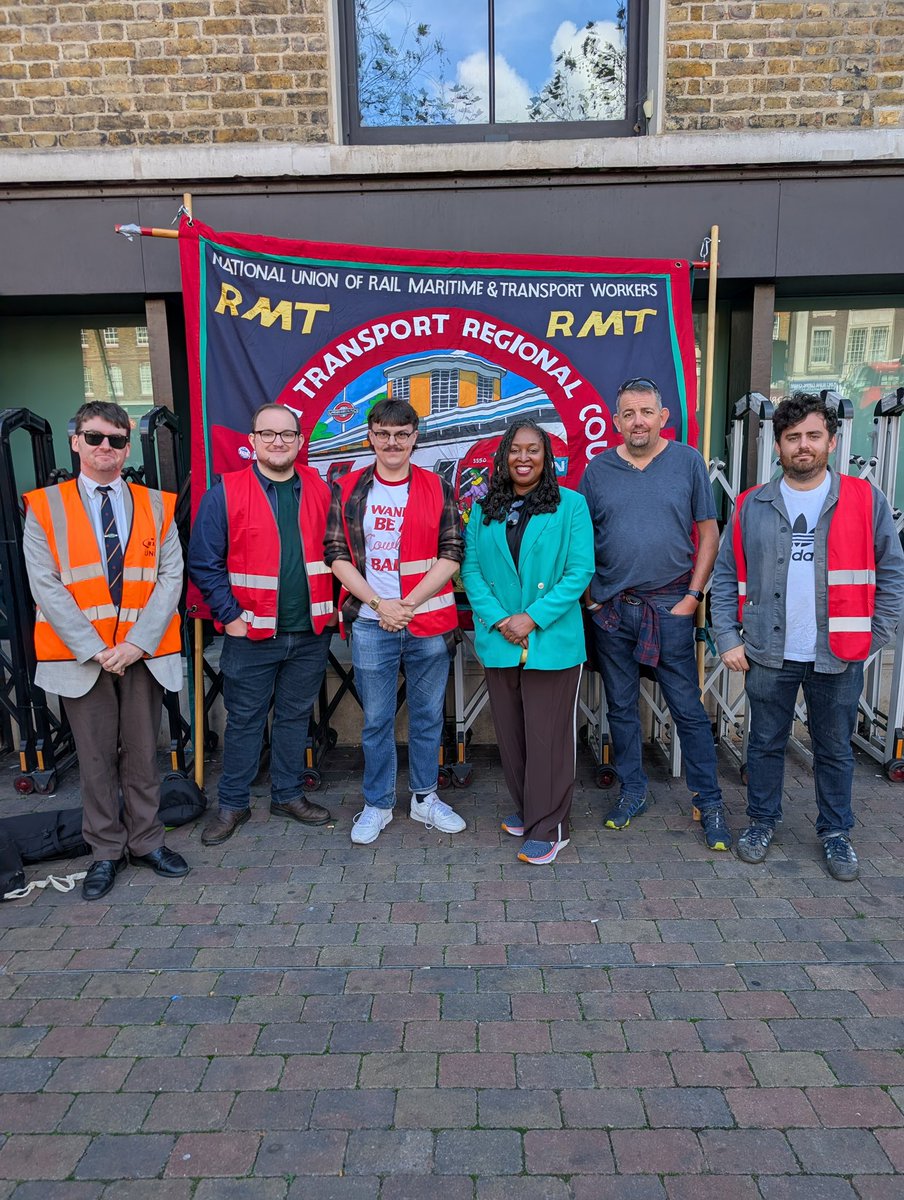 DawnButlerBrent's tweet photo. Joining people from across London today to mark 90 years since the Battle of Cable Street.

In 1936, Jewish and Irish communities, trade unionists and working people stood united against fascism, antisemitism and hatred

90 years on, that message matters as much as ever. https://t.co/k2AWmmvudO