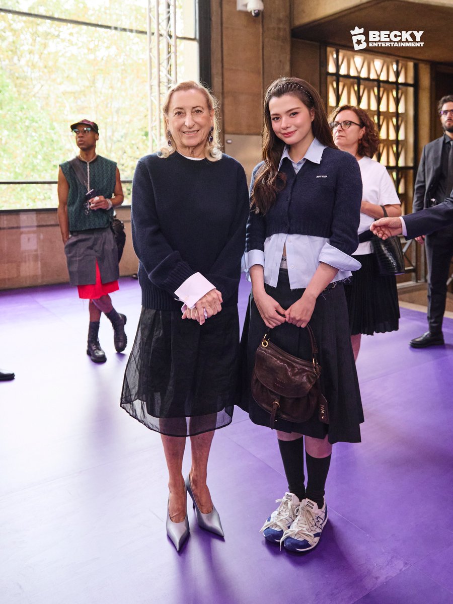beckyentofc's tweet photo. Becky Armstrong at the Miu Miu SS27 Show with Miu Miu's founder, head designer, and creative director Miuccia Prada. 

REBECCA X MIU MIU PFWSS27
#MiuMiuSS27xBecky #MiuMiuSS27
#MiuMiuPFWxBecky
#beckysangels #BeckyArmstrong https://t.co/WqjUvaDHZt